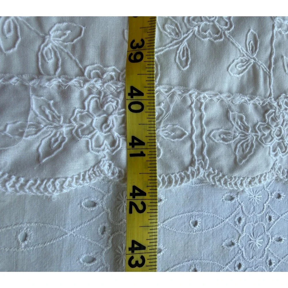 Vintage Off White Embroidered Eyelet Table Runner Set Floral Scalloped Edge 2pc